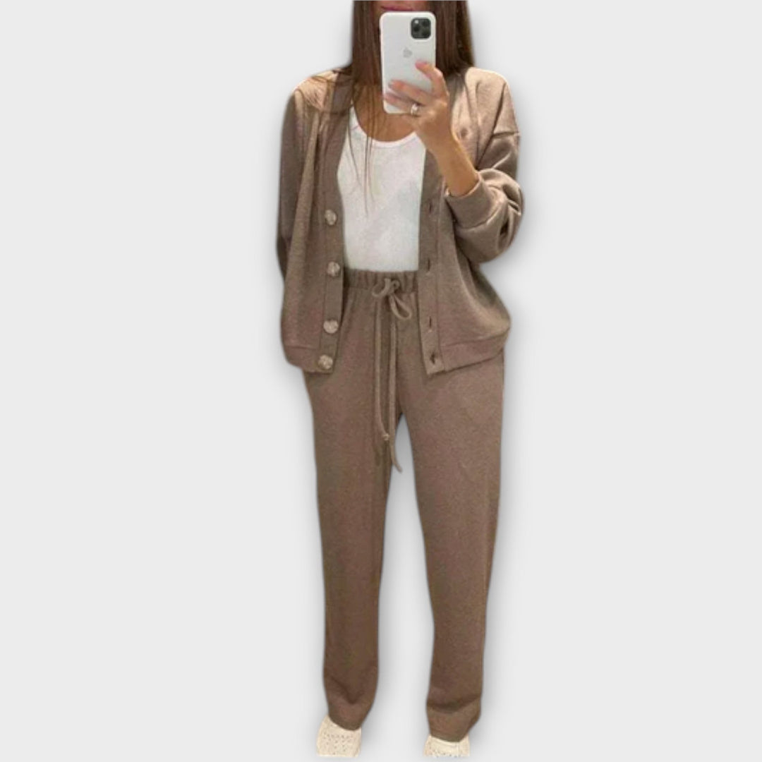 Chantal – Ensemble Cardigan et Pantalon