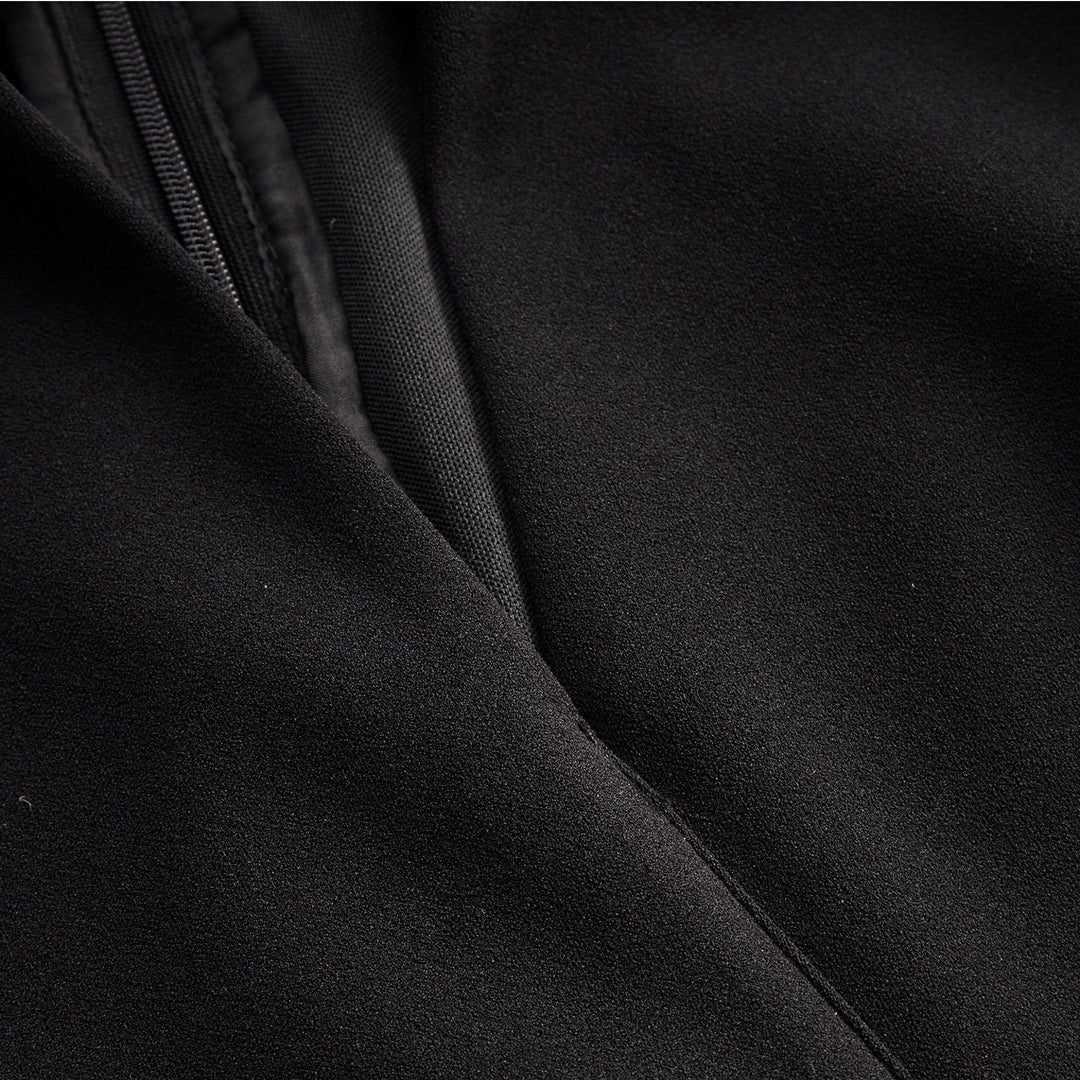Kate | Robe noire raffinée avec ceinture et col mandarin