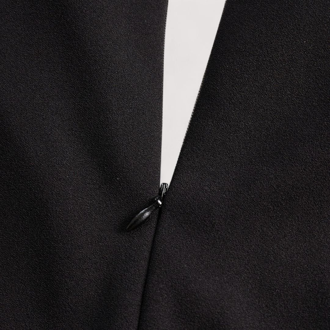 Kate | Robe noire raffinée avec ceinture et col mandarin