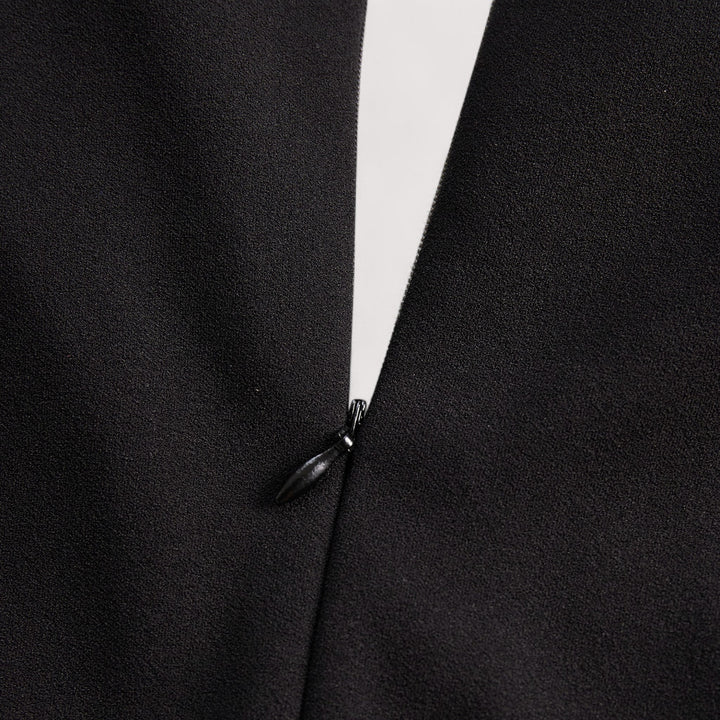 Kate | Robe noire raffinée avec ceinture et col mandarin