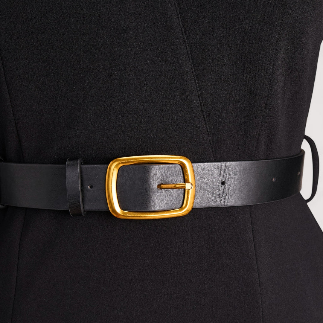 Kate | Robe noire raffinée avec ceinture et col mandarin