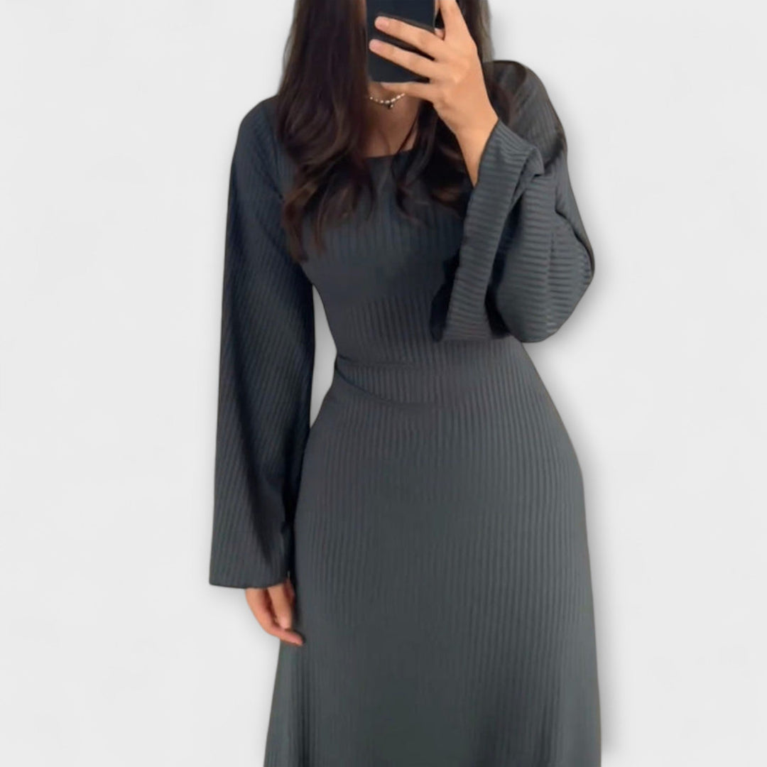 Jocelyn - Robe Tricotée Élégante avec Détail à la Taille