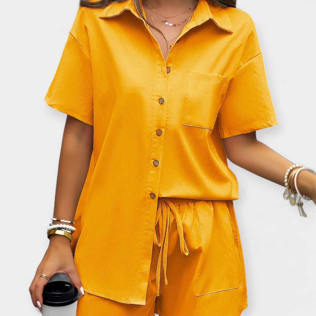 Karolína - Ensemble confortable avec une chemise et un short