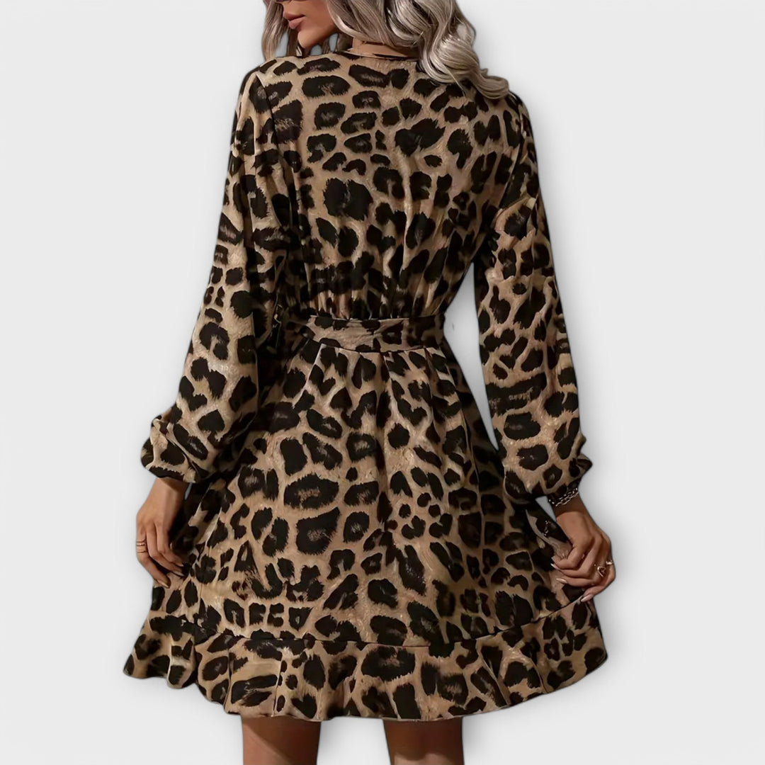 Robe chic avec imprimé léopard, décolleté en V et ceinture à nouer
