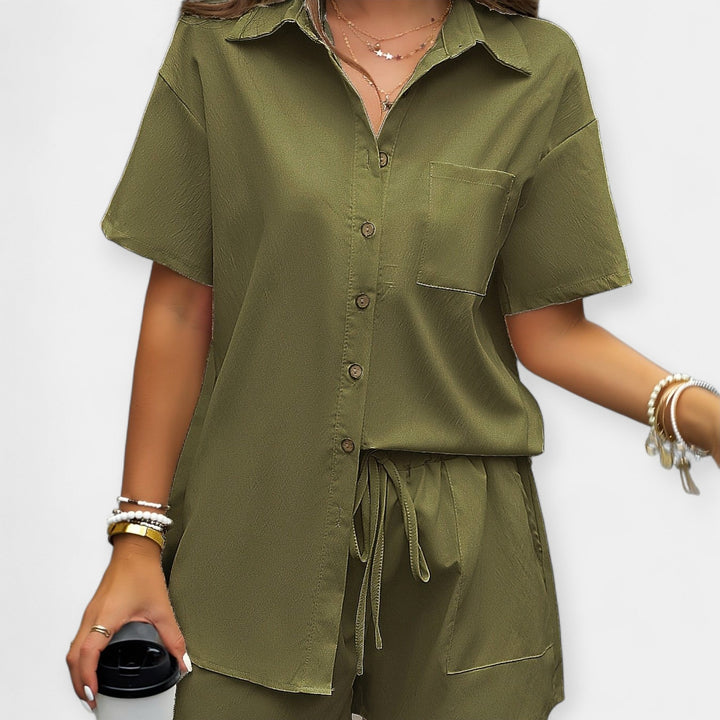 Karolína - Ensemble confortable avec une chemise et un short