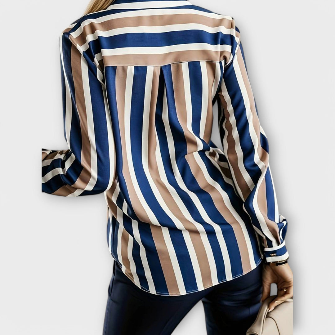 Emily – Décontractée et Relaxée : La Blouse Rayée