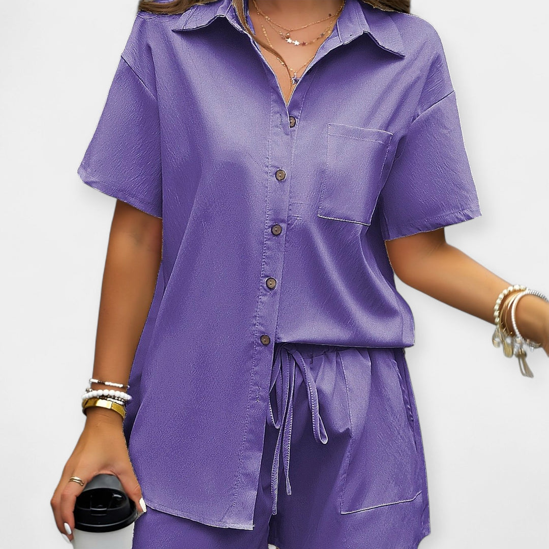 Karolína - Ensemble confortable avec une chemise et un short
