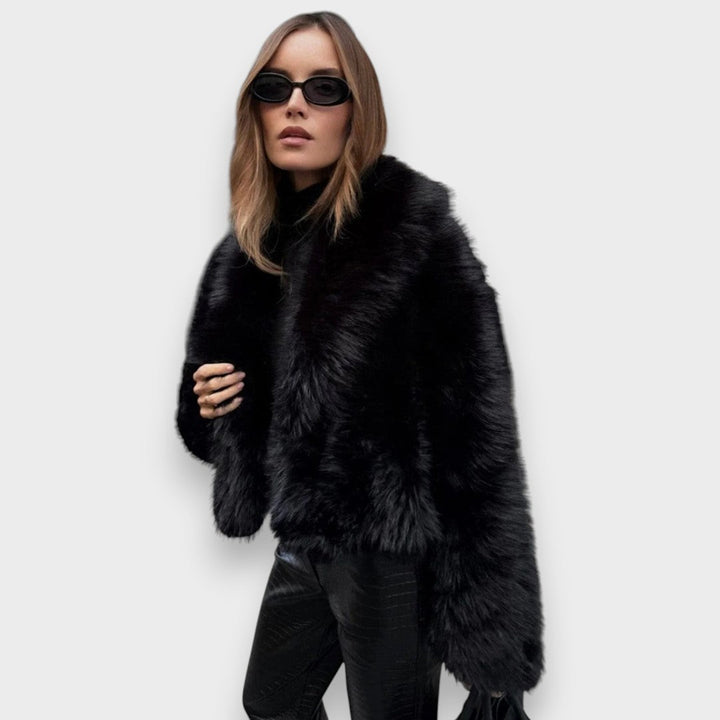 Jade | Manteau de Luxe en Fourrure Synthétique Noire