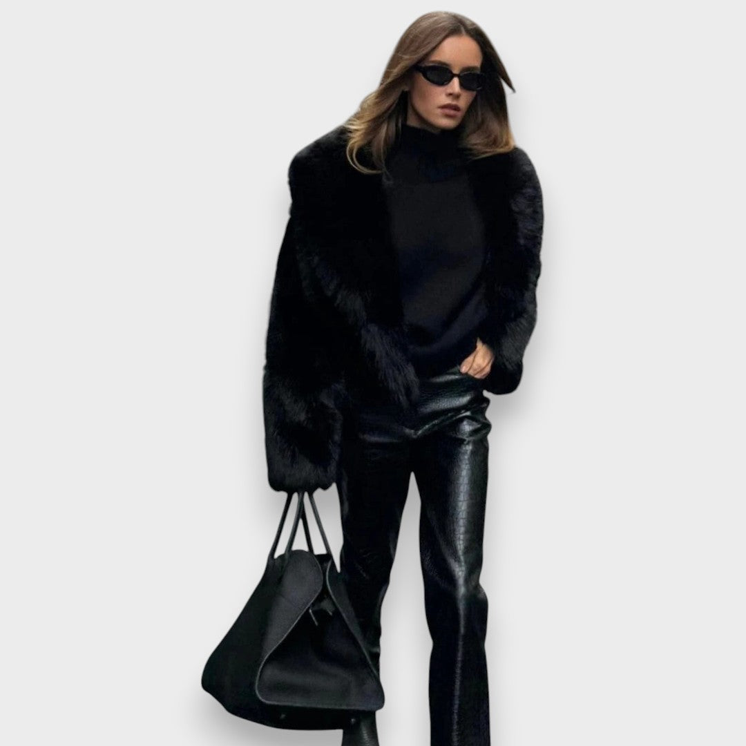 Jade | Manteau de Luxe en Fourrure Synthétique Noire