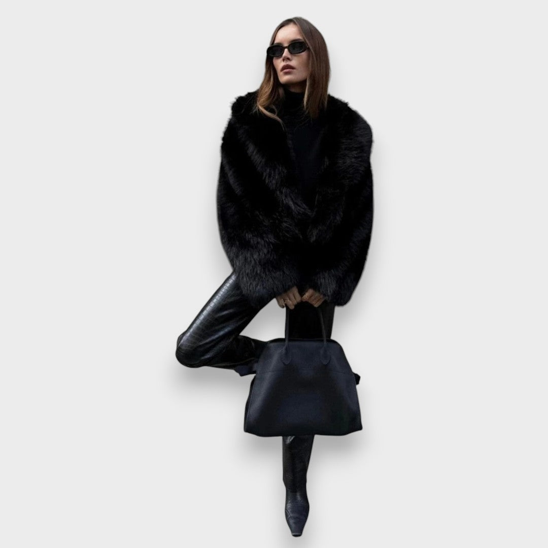 Jade | Manteau de Luxe en Fourrure Synthétique Noire