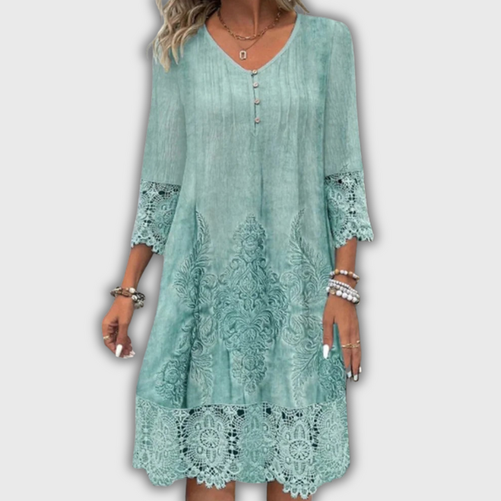 Evelyn – Robe en Dentelle Élégante à Col V