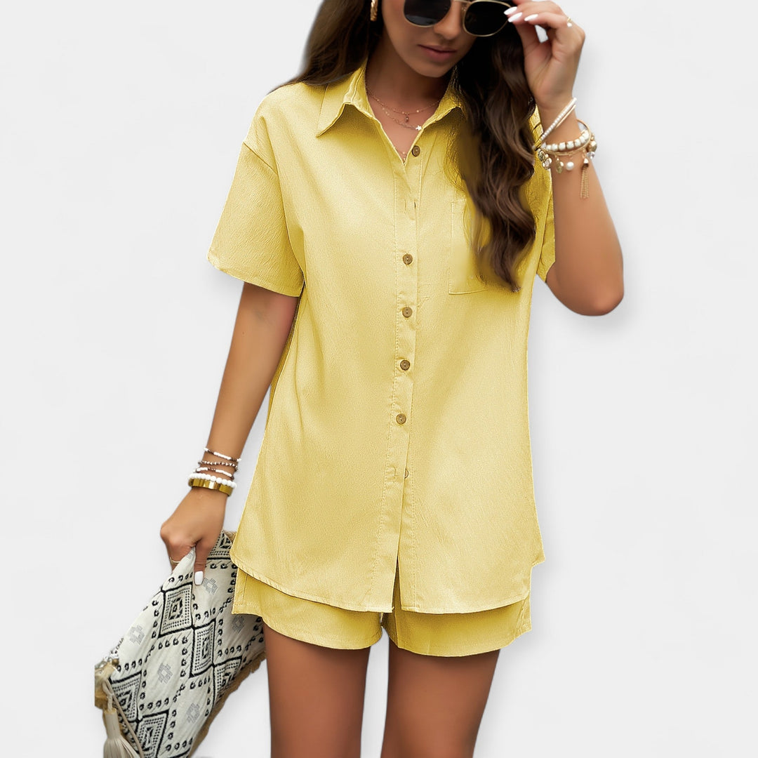 Karolína - Ensemble confortable avec une chemise et un short