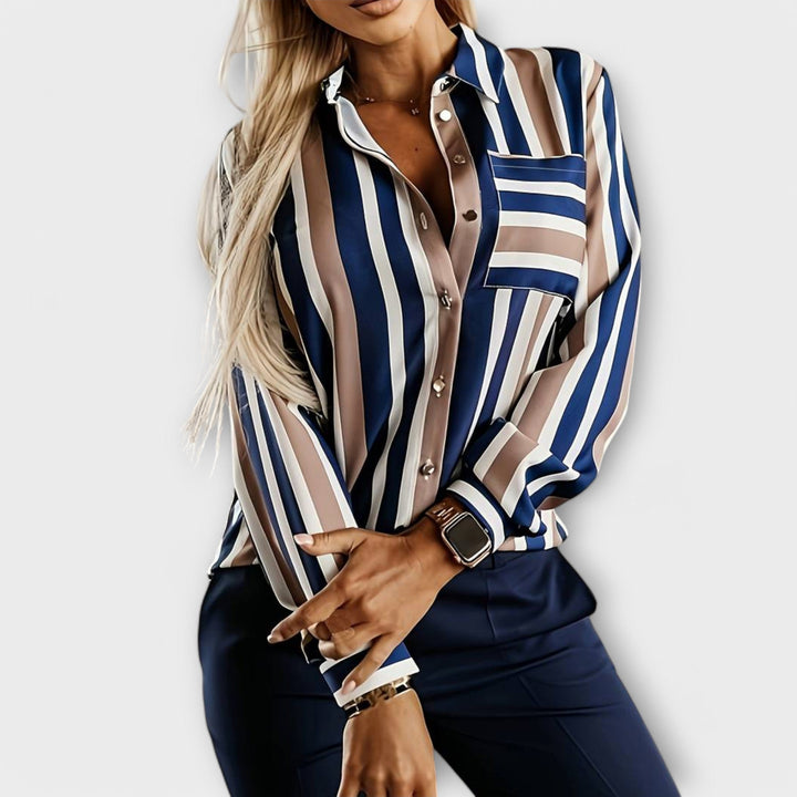Emily – Décontractée et Relaxée : La Blouse Rayée