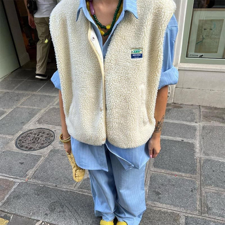 Gilet sans manches boutonné en laine d'agneau femme – Doux, confortable et polyvalent