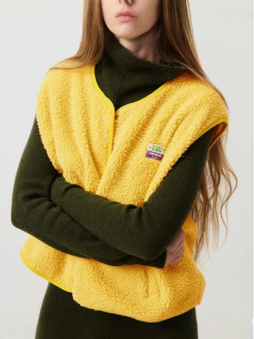 Gilet sans manches boutonné en laine d'agneau femme – Doux, confortable et polyvalent
