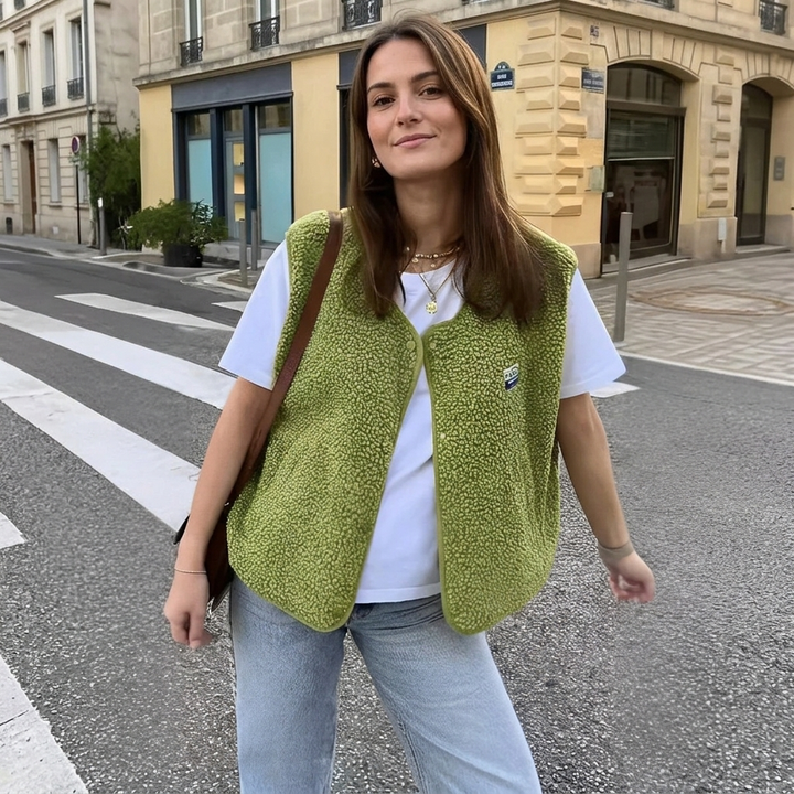 Gilet sans manches boutonné en laine d'agneau femme – Doux, confortable et polyvalent