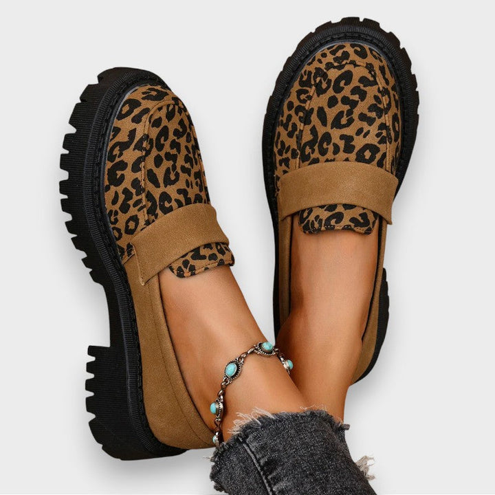 Jasmine | Bottes en Cuir Verni à Talon Plat Imprimé Léopard