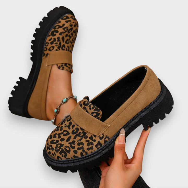 Jasmine | Bottes en Cuir Verni à Talon Plat Imprimé Léopard